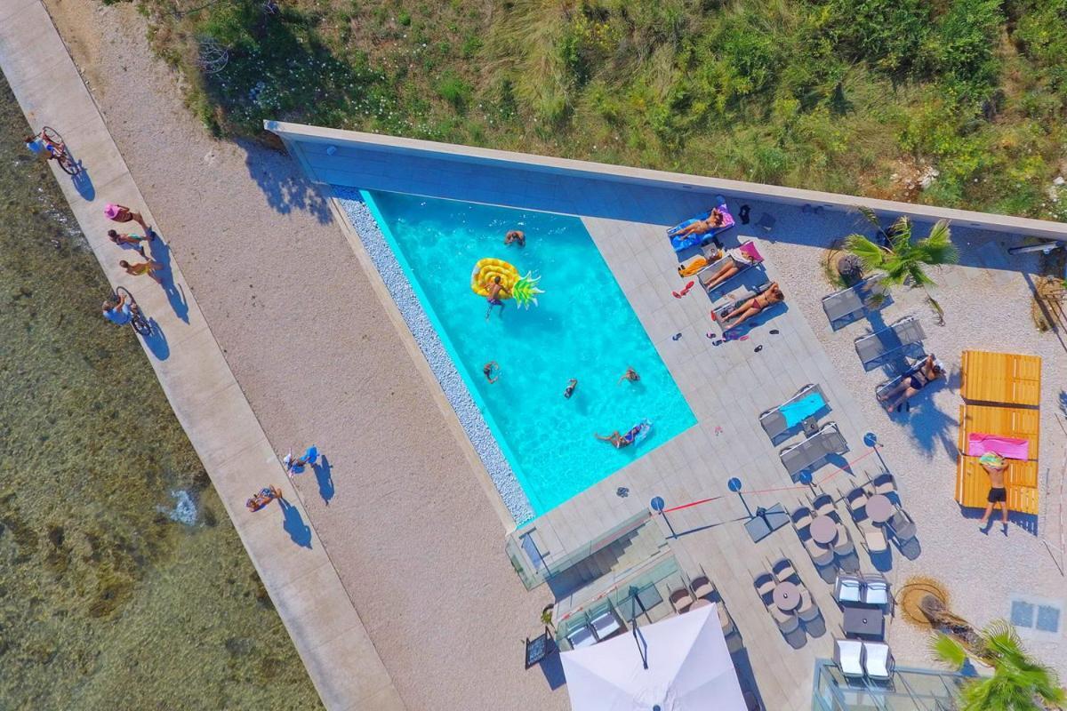 Arcadia Eco-Luxe Mobile Homes With Infinity Pool By Oiko Collection Privlaka  Bagian luar foto